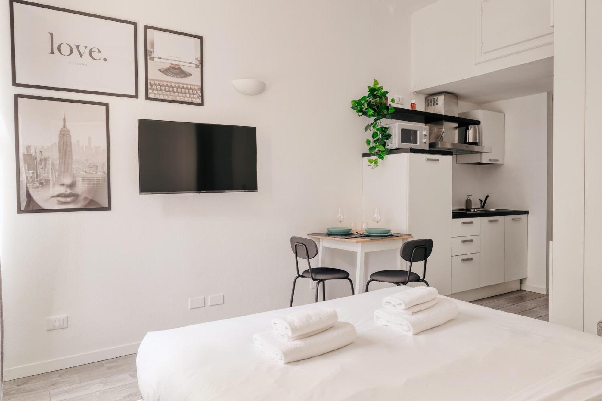Quiet And Comfortable - Corso Vercelli * Milan